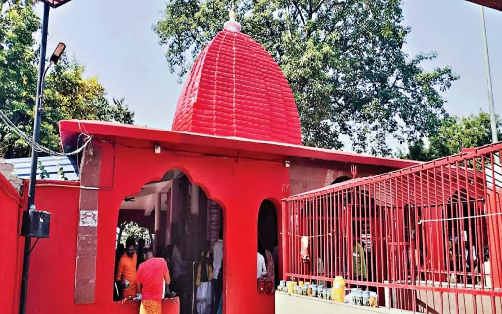 कतरास के राज घराने का लिलौरी मंदिर में नवरात्र के मौके पर होती है विशेष साधना, 400 वर्षों पुराना है माँ लिलौरी मंदिर lilori temple katras, lilori mandir katras, लिलौरी मंदिर कतरास, लिलौरी टेम्पल कतरास, कतरास का लिलोरी मंदिर, लिलोरी मंदिर, विनय कुमार तिवारी, binay tewari khortha, binay tewari, binay Kumar tiwari, binay Kumar tewari, vinay tiwari, vinay tewari khortha,