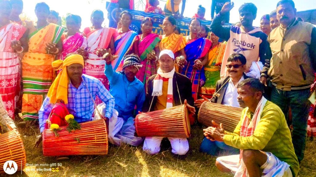 मकर संक्रांति महोत्सव में शामिल हुए टुंडी विधायक मथुरा प्रसाद महतो, mathura prasad mahto, binay tewari khortha, topchanvhi dhanbad,