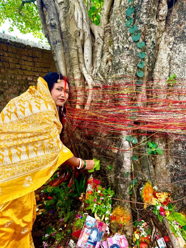तोपचांची के रोवाम में श्रद्धा व भक्ति के साथ महिलाओं ने की वट सावित्री पूजा, वट सावित्री पूजा, तोपचांची, धनबाद तोपचांची, रोआम धनबाद, 