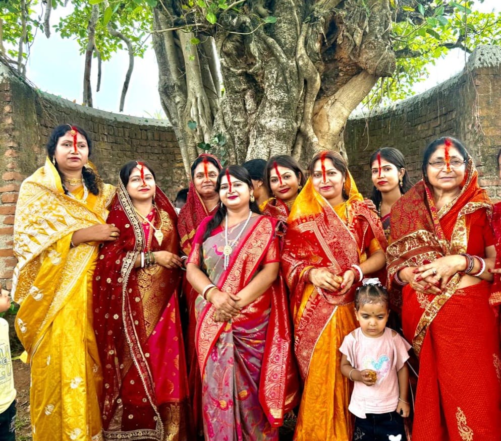 तोपचांची के रोवाम में श्रद्धा व भक्ति के साथ महिलाओं ने की वट सावित्री पूजा, वट सावित्री पूजा, तोपचांची, धनबाद तोपचांची, रोआम धनबाद,